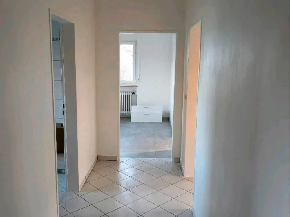 ruhige 3 Zi Wohnung + Balkon, Keller, Einzelgarage, Stellplatz
