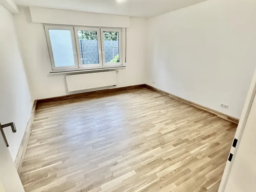 Top sanierte 3 Zimmer EG / Souterrain Wohnung in ruhigem Haus, gute Lage (Video !!)