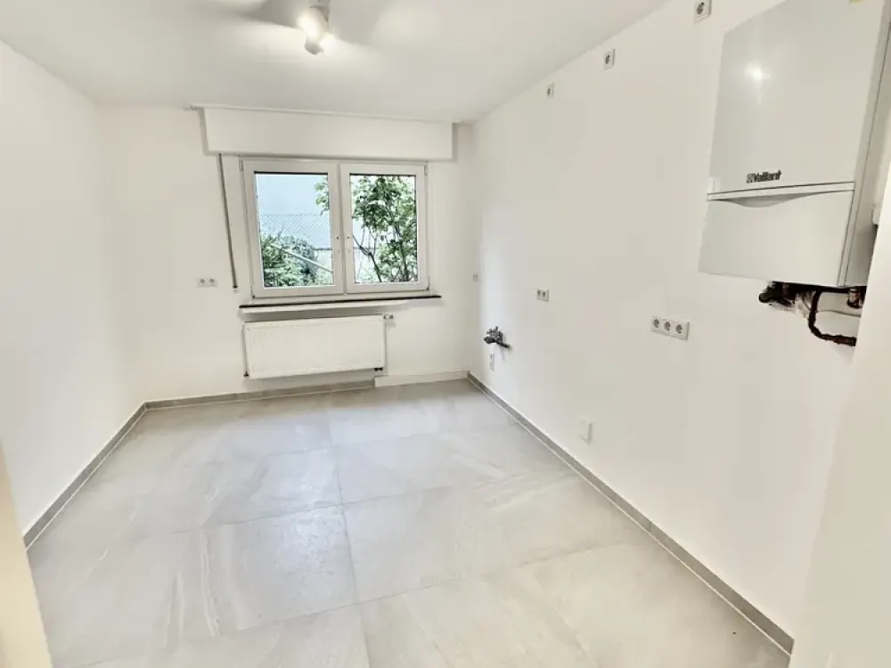 Top sanierte 3 Zimmer EG / Souterrain Wohnung in ruhigem Haus, gute Lage (Video !!)