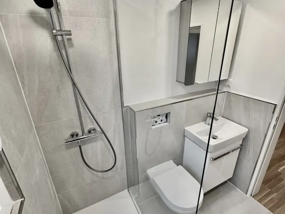 Top sanierte 3 Zimmer EG / Souterrain Wohnung in ruhigem Haus, gute Lage (Video !!)