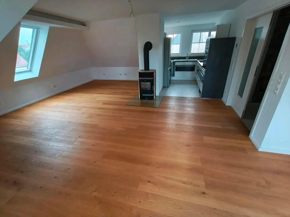 Vermiete schöne Dachgeschosswohnung