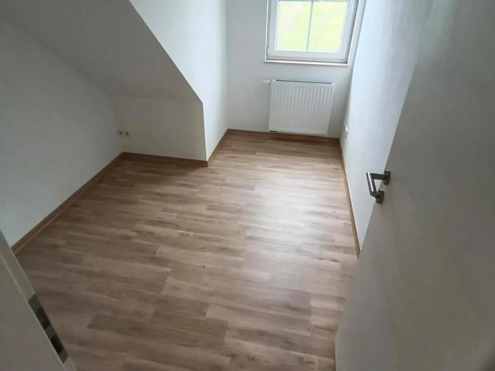 Vermiete schöne Dachgeschosswohnung