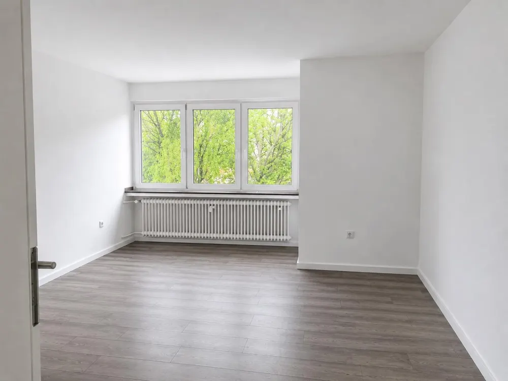 Frisch renovierte 2-Zimmer-Wohnung mit Balkon, Einbauküche