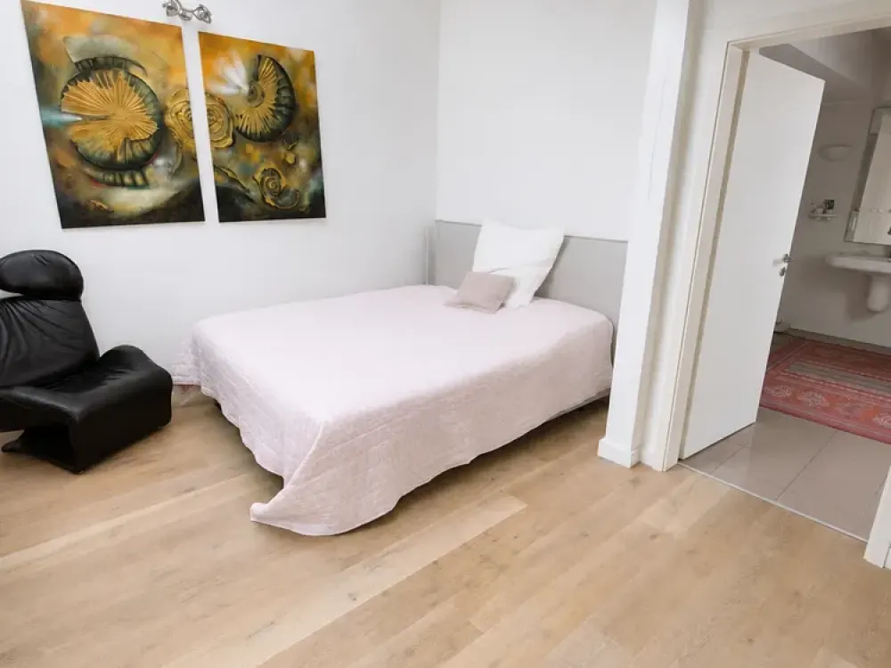 Exklusive 3,5-Zimmer Maisonette-Wohnung mit neuer Küche,mit Garten, Sauna und Kamin in Isernhagen