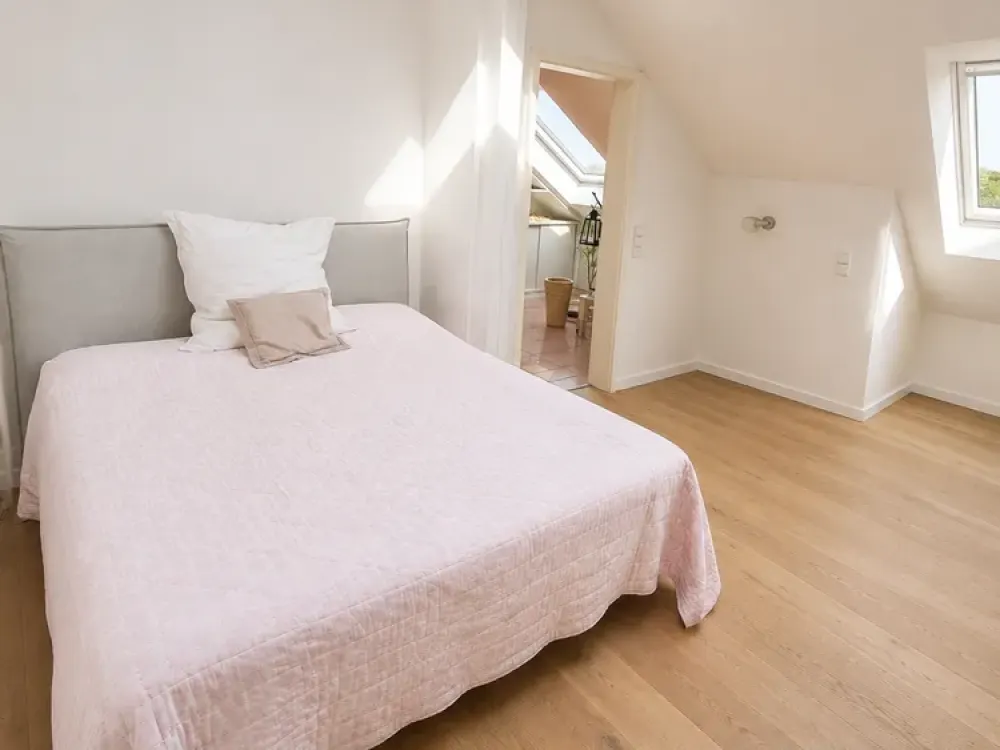 Exklusive 3,5-Zimmer Maisonette-Wohnung mit neuer Küche,mit Garten, Sauna und Kamin in Isernhagen