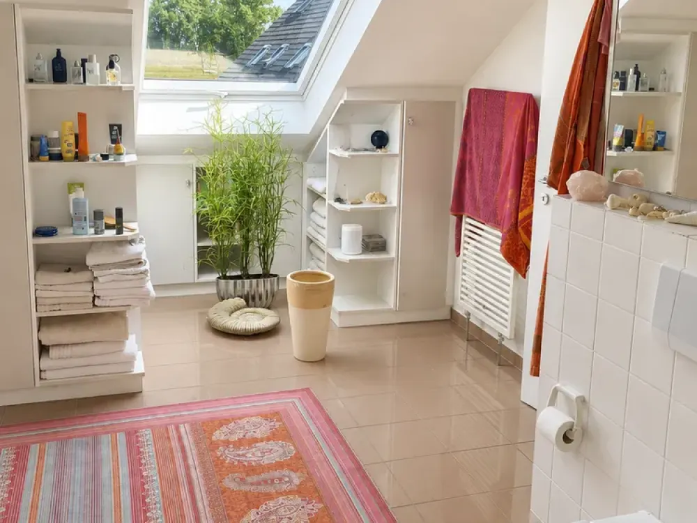 Exklusive 3,5-Zimmer Maisonette-Wohnung mit neuer Küche,mit Garten, Sauna und Kamin in Isernhagen