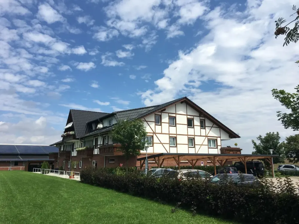 2-Zi.-WHG - herausragender hochenergieeffizienter Neubau - nicht nur für Pferdeliebhaber