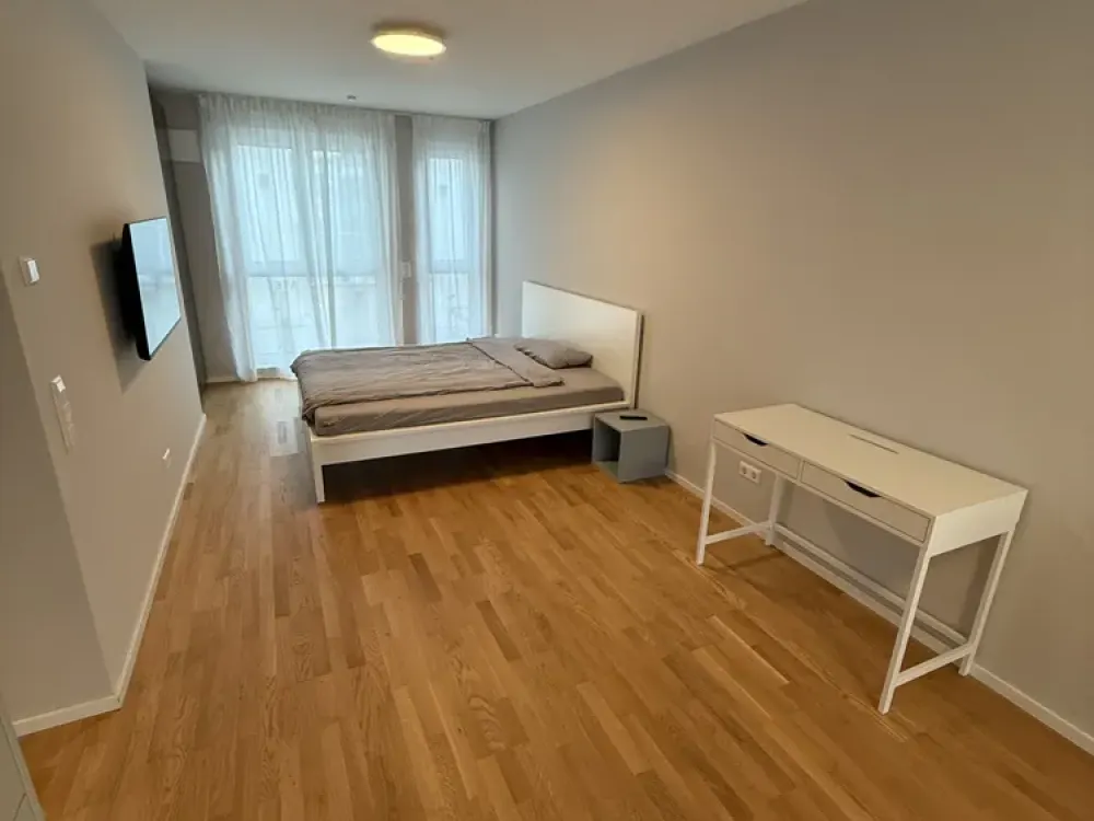 Neuwertige möblierte Wohnung mit TG & Wallbox in Zuffenhausen