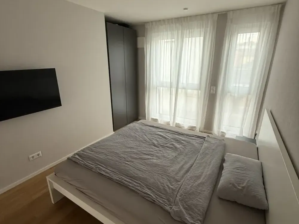 Neuwertige möblierte Wohnung mit TG & Wallbox in Zuffenhausen