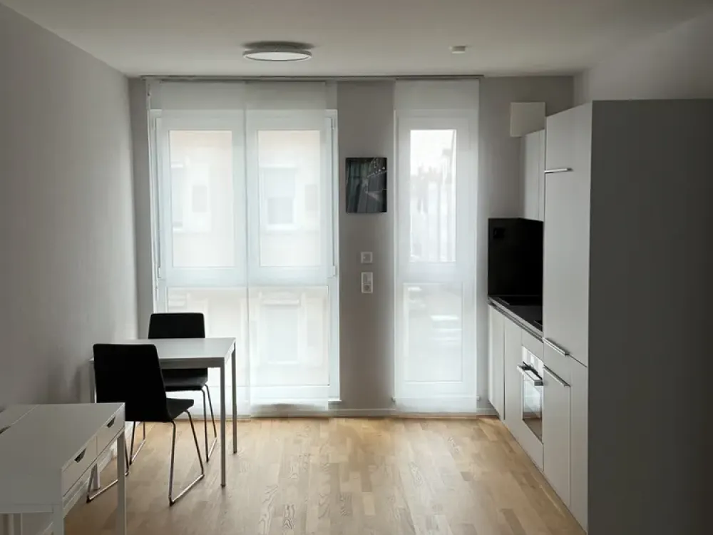 Neuwertige möblierte Wohnung mit TG & Wallbox in Zuffenhausen