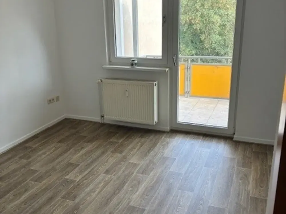 Schöne 2-Zimmer-Wohnung mit Balkon im 3.OG mit Starterbonus
