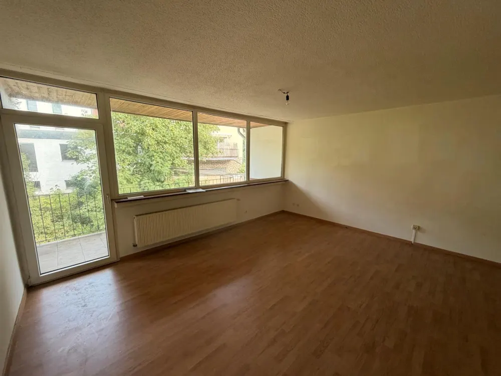 Attractive 2-Room Apartment with Balcony in Saarbrücken