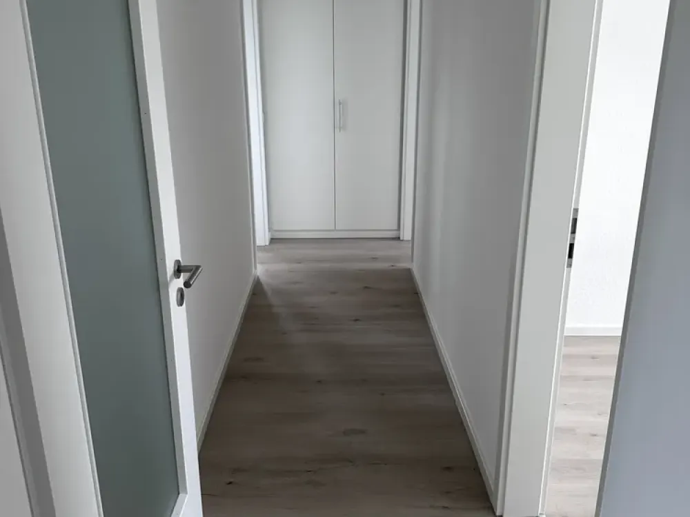 Modernes Penthouse über den Dächern von Urbach mit riesiger Dachterrasse: komplett Saniert