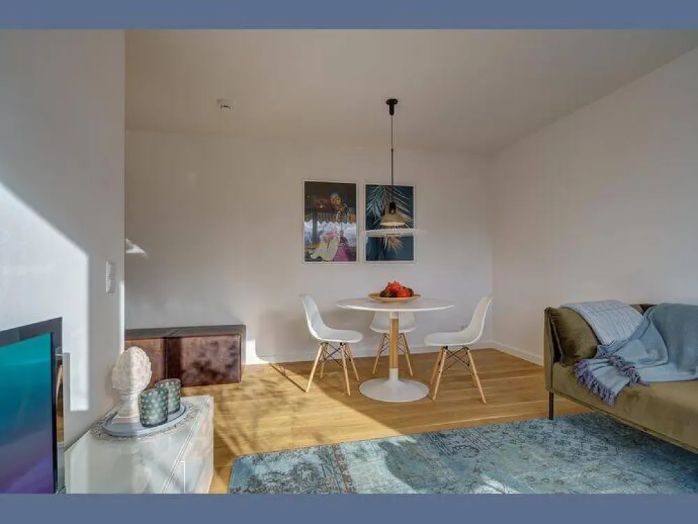 Möbliert: Helle moderne Wohnung zur Miete