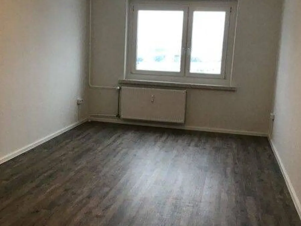 3-Raumwohnung mit Badewanne sucht neue Mieter*innen!