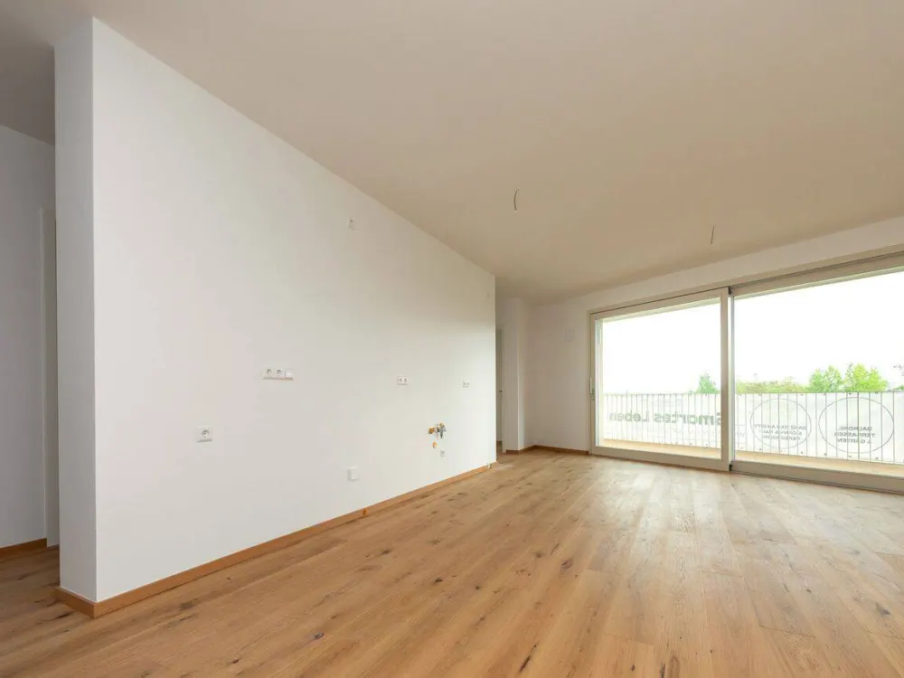 * Erstbezug | Wohnung mit traumhaft großem Balkon | Tageslichtbad I Stellplatz I ab 01.11.2026 **