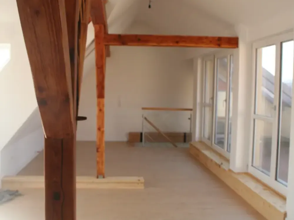 Geschmackvolle Wohnung mit vier Zimmern sowie Terrasse/ 2 Balkonen und EBK in Hannover