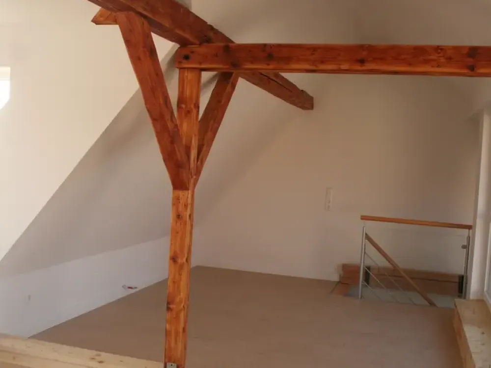 Geschmackvolle Wohnung mit vier Zimmern sowie Terrasse/ 2 Balkonen und EBK in Hannover