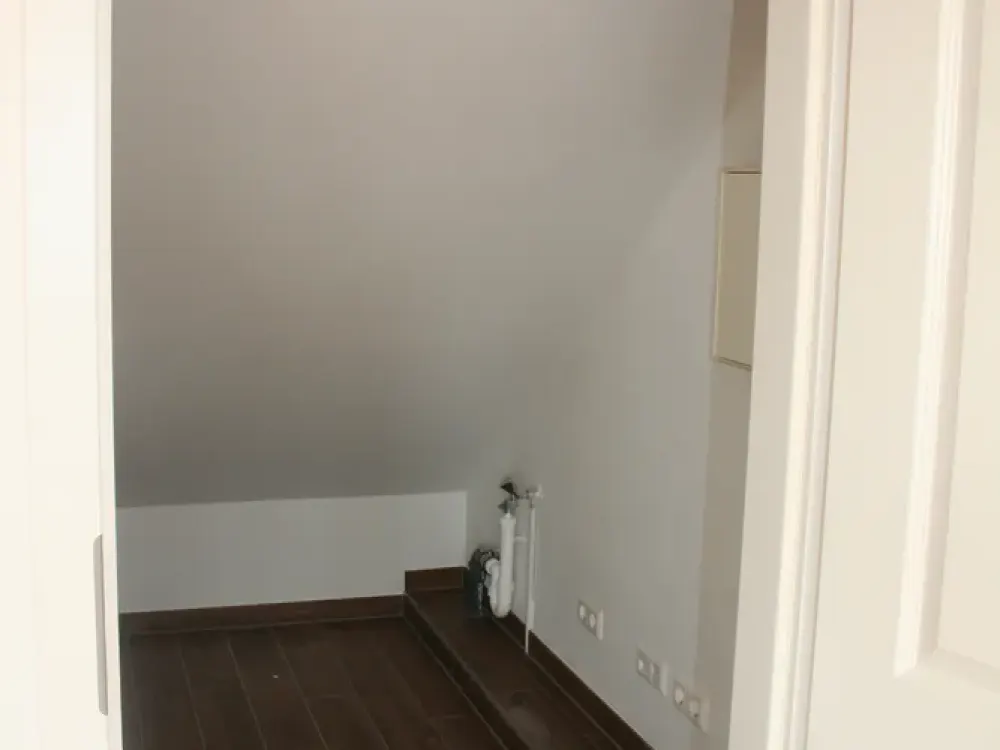 Geschmackvolle Wohnung mit vier Zimmern sowie Terrasse/ 2 Balkonen und EBK in Hannover