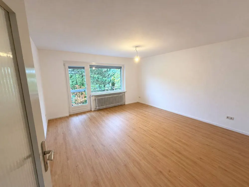 Bright 3-Room Apartment (1st Floor) with Balcony & Garden in Prime Location
