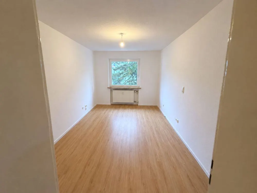 Bright 3-Room Apartment (1st Floor) with Balcony & Garden in Prime Location