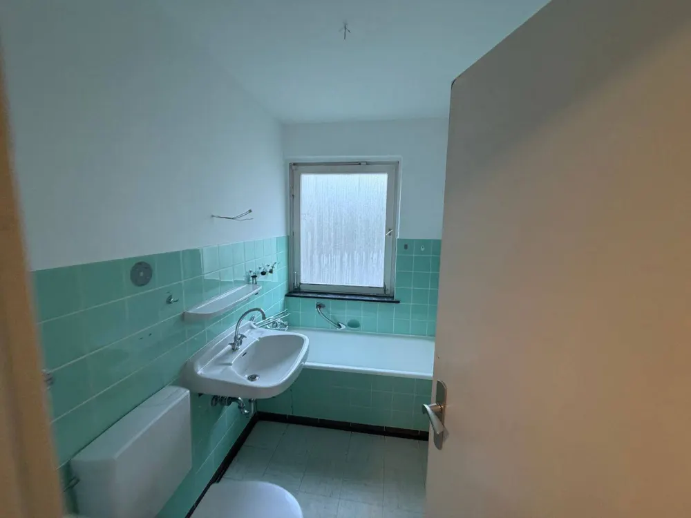 Bright 3-Room Apartment (1st Floor) with Balcony & Garden in Prime Location