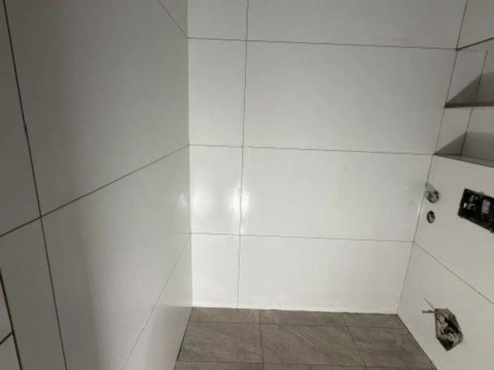 Freshly Renovated 2-Room Apartment with Elevator and Balcony!