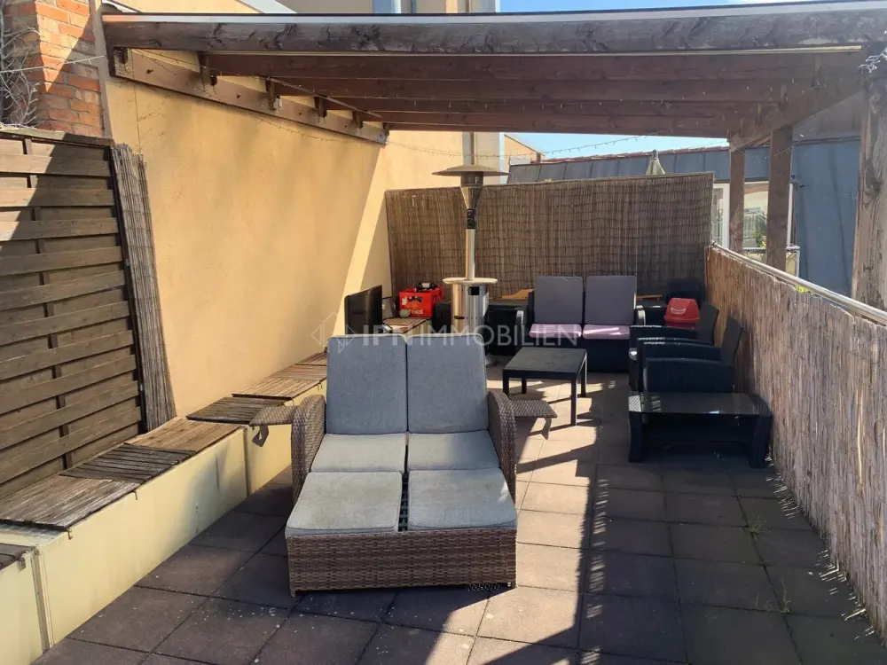 Komplett möbliert! 3-Raumwohnung mit großer Terrasse und EBK in der östlichen Altstadt