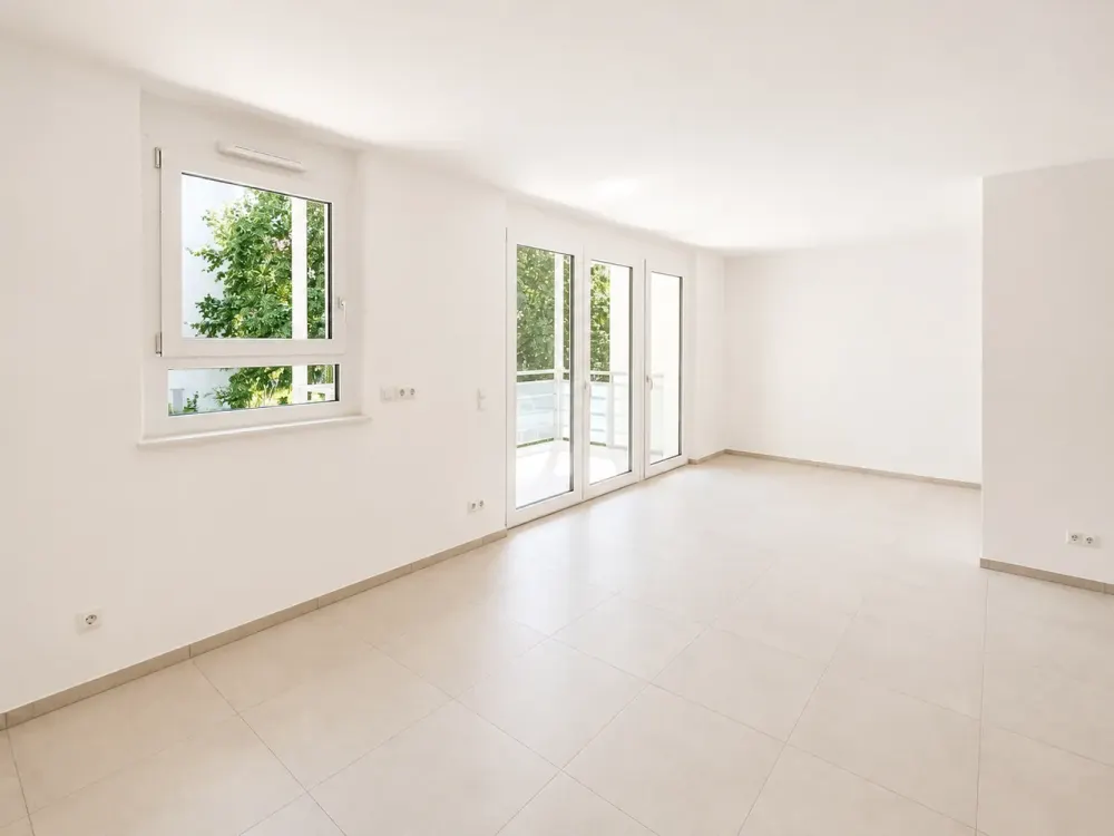 Großzügige 4-Zimmer Wohnung mit Balkon u. Parkplatz