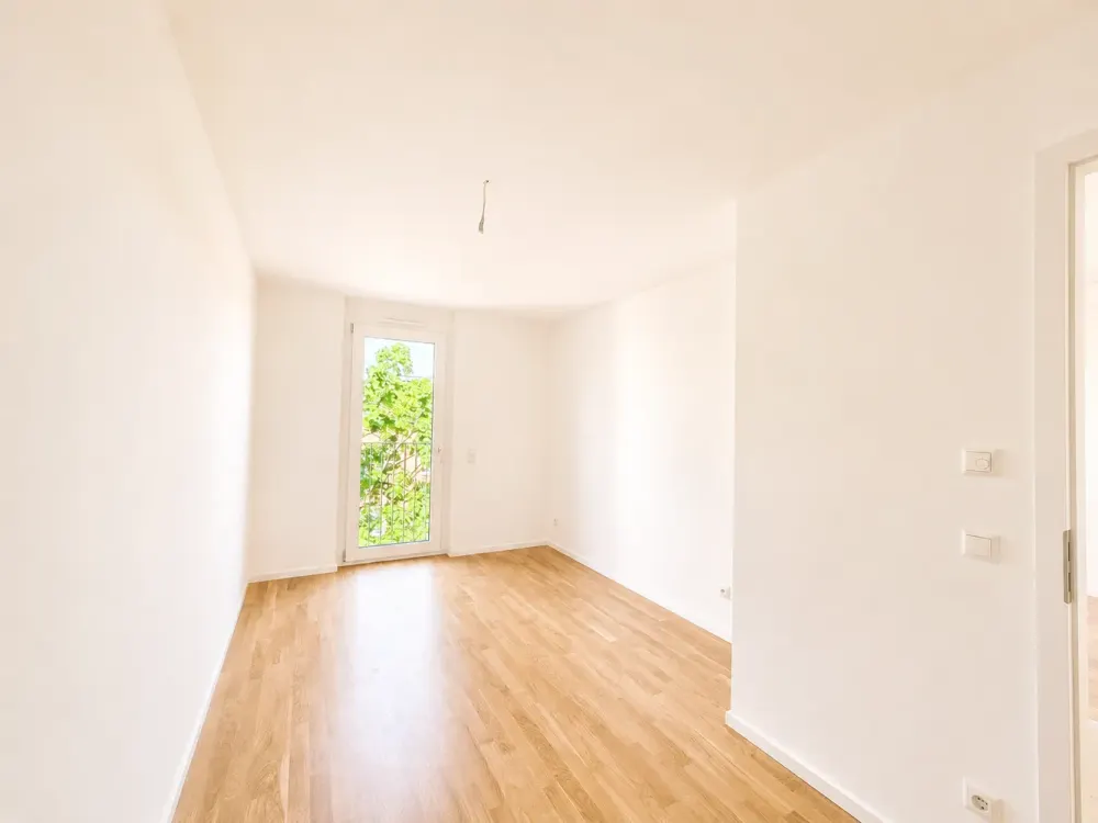 Großzügige 4-Zimmer Wohnung mit Balkon u. Parkplatz