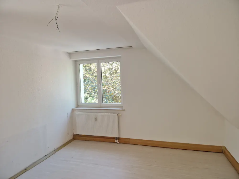 So macht wohnen Spaß: renovierte 3-Zimmer- Maisonette-Wohnung mit eigenem Garten!