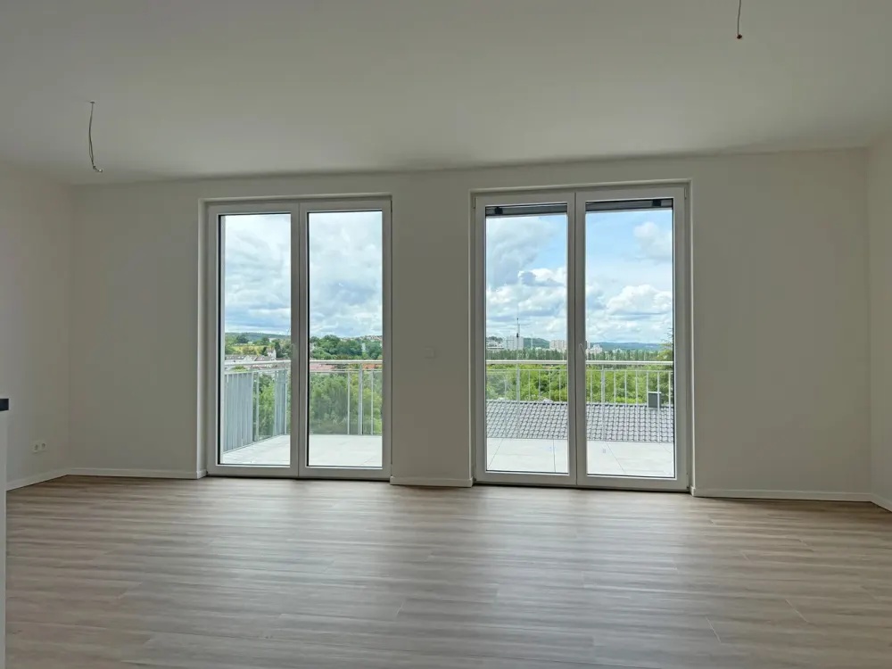 Moderne Neubau-Maisonettewohnung mit Balkon