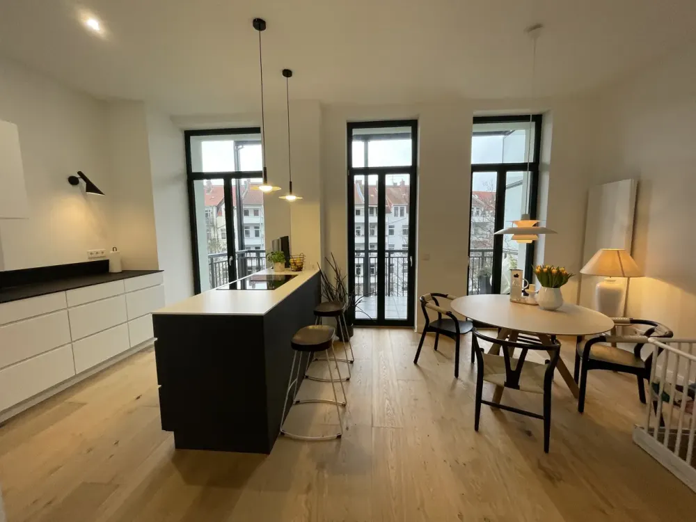 146 m² Altbautraum in der List, kernsaniert, 2 Balkone & Garten