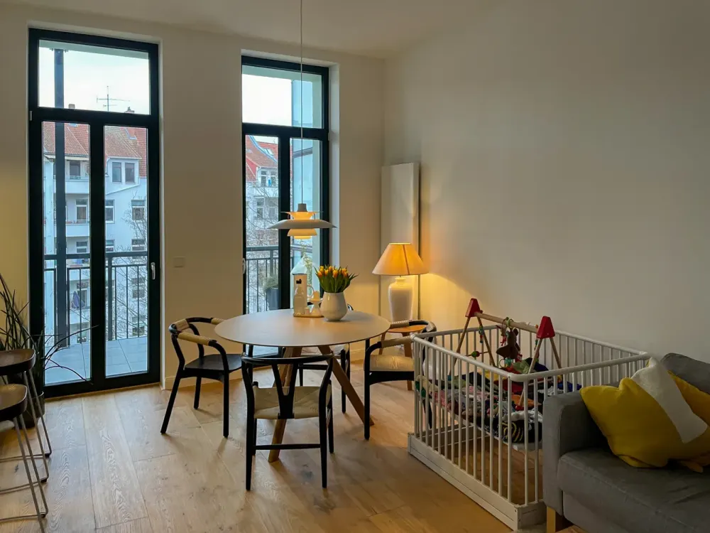 146 m² Altbautraum in der List, kernsaniert, 2 Balkone & Garten