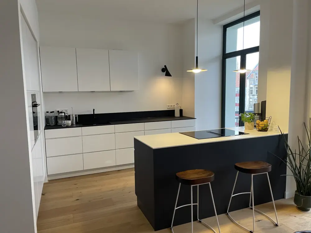 146 m² Altbautraum in der List, kernsaniert, 2 Balkone & Garten