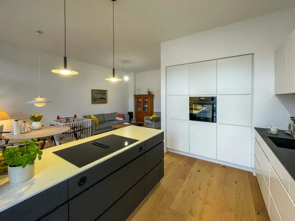 146 m² Altbautraum in der List, kernsaniert, 2 Balkone & Garten