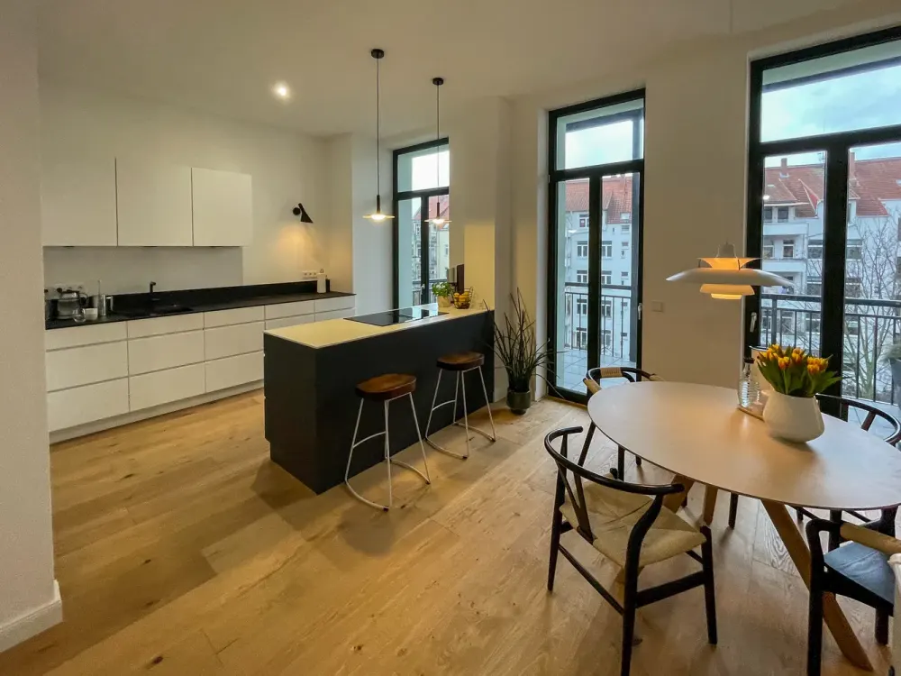146 m² Altbautraum in der List, kernsaniert, 2 Balkone & Garten