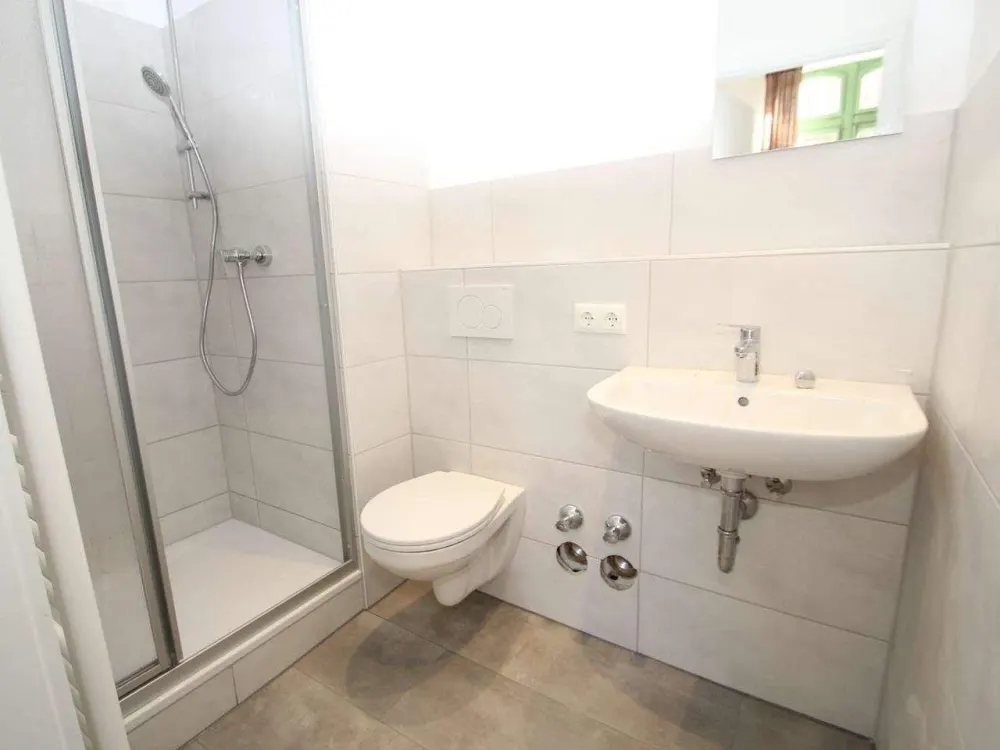 WG-Apartment mit eigenem Bad !!! Wohnen mitten im Leben, fußläufig zum Main