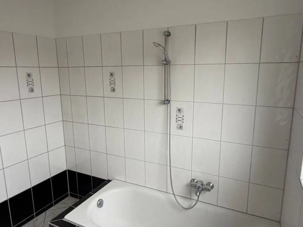 2 Zimmer Balkonwohnung mit Einbauküche in Bremen, Huchting