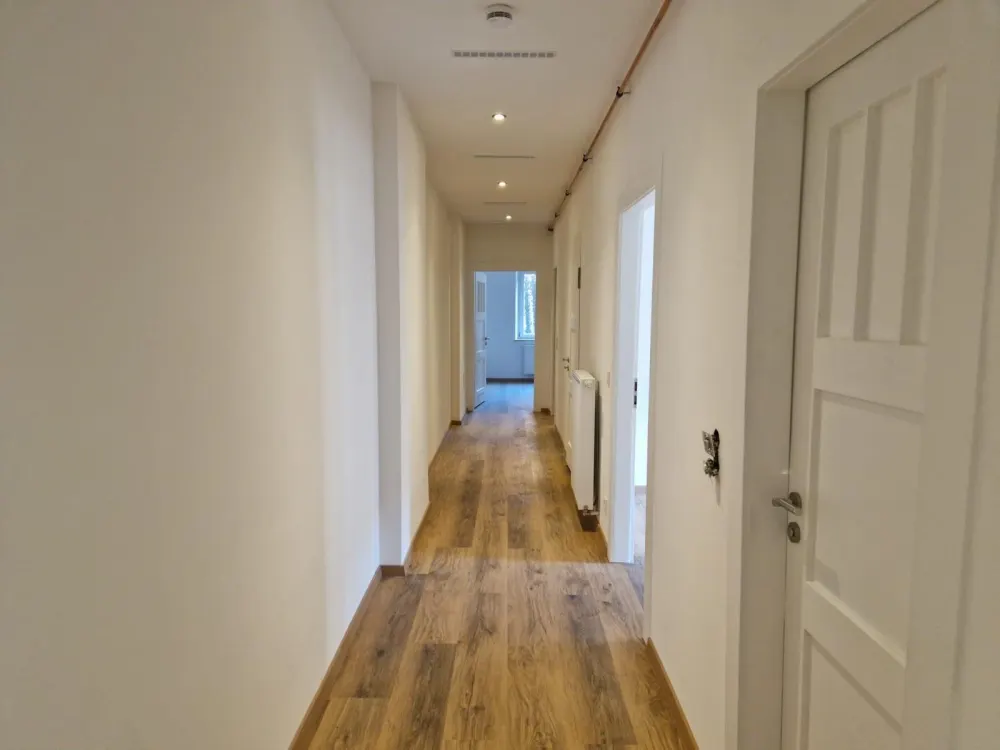 2 Zimmer renovierte Wohnung zu vermieten in der Knauerstraße!