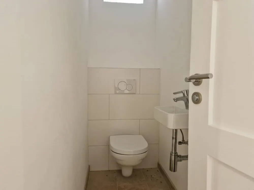 2 Zimmer renovierte Wohnung zu vermieten in der Knauerstraße!