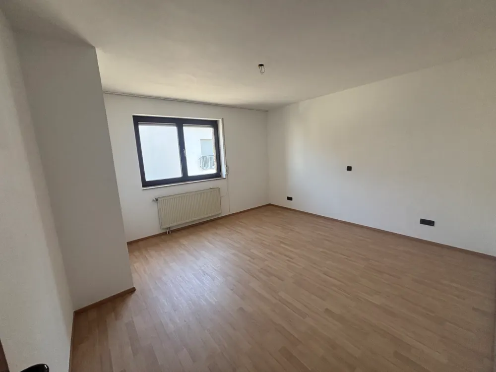 Schöne 2 Zimmer Wohnung direkt am Rhein