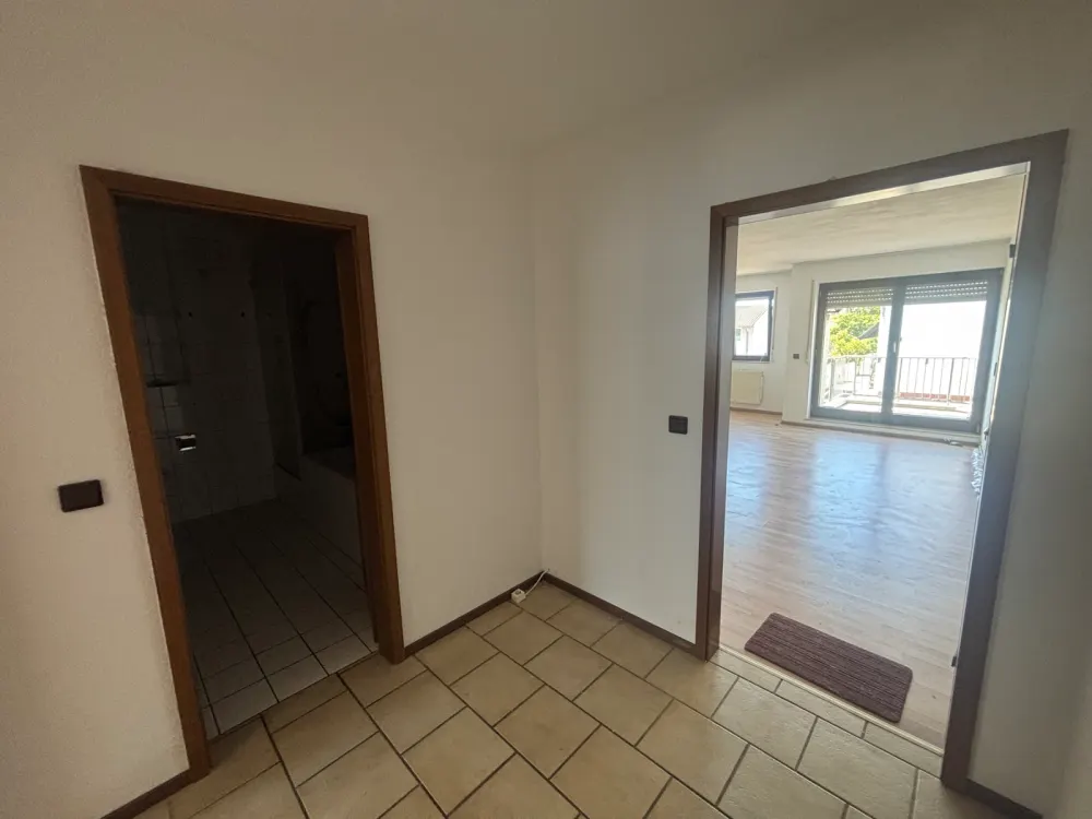 Schöne 2 Zimmer Wohnung direkt am Rhein