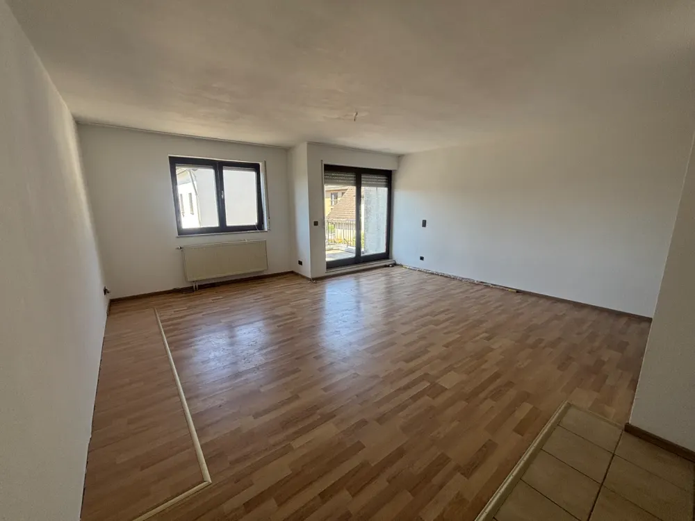 Schöne 2 Zimmer Wohnung direkt am Rhein