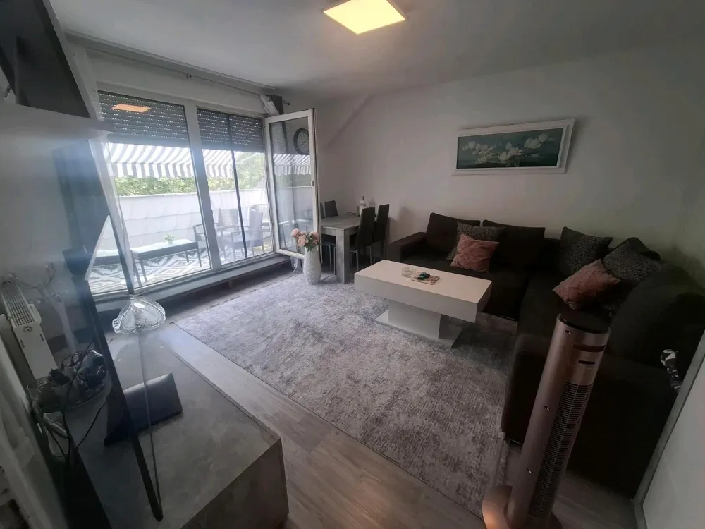 Helle und sehr gut geschnittene DG mit Balkon in zentraler Lage