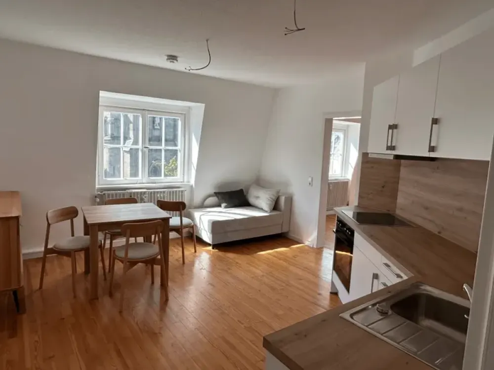Renovierte 2 Zimmer Wohnung im Herzen von Stuttgart, wahlweise möbliert