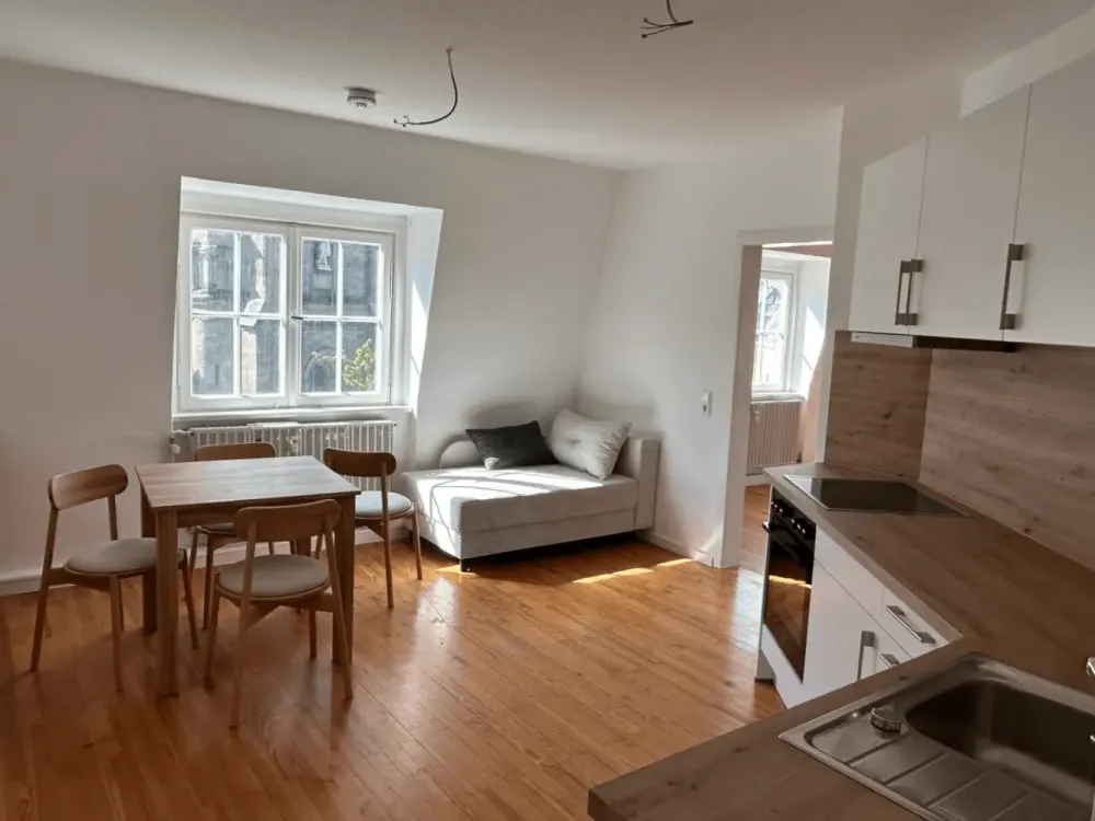 Renovierte 2 Zimmer Wohnung im Herzen von Stuttgart, wahlweise möbliert