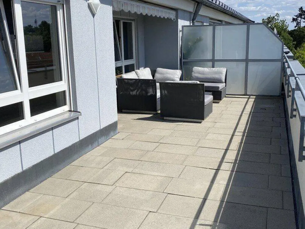 2-Room Penthouse with Large Terrace - Quiet, Sunny and Well Equipped