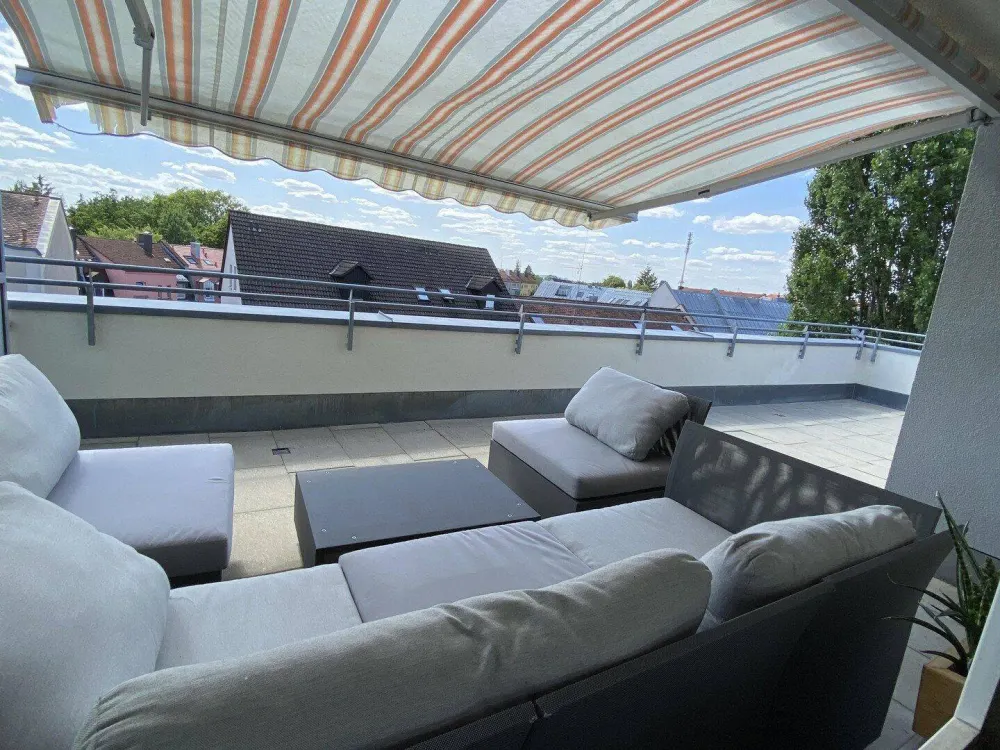 2-Room Penthouse with Large Terrace - Quiet, Sunny and Well Equipped