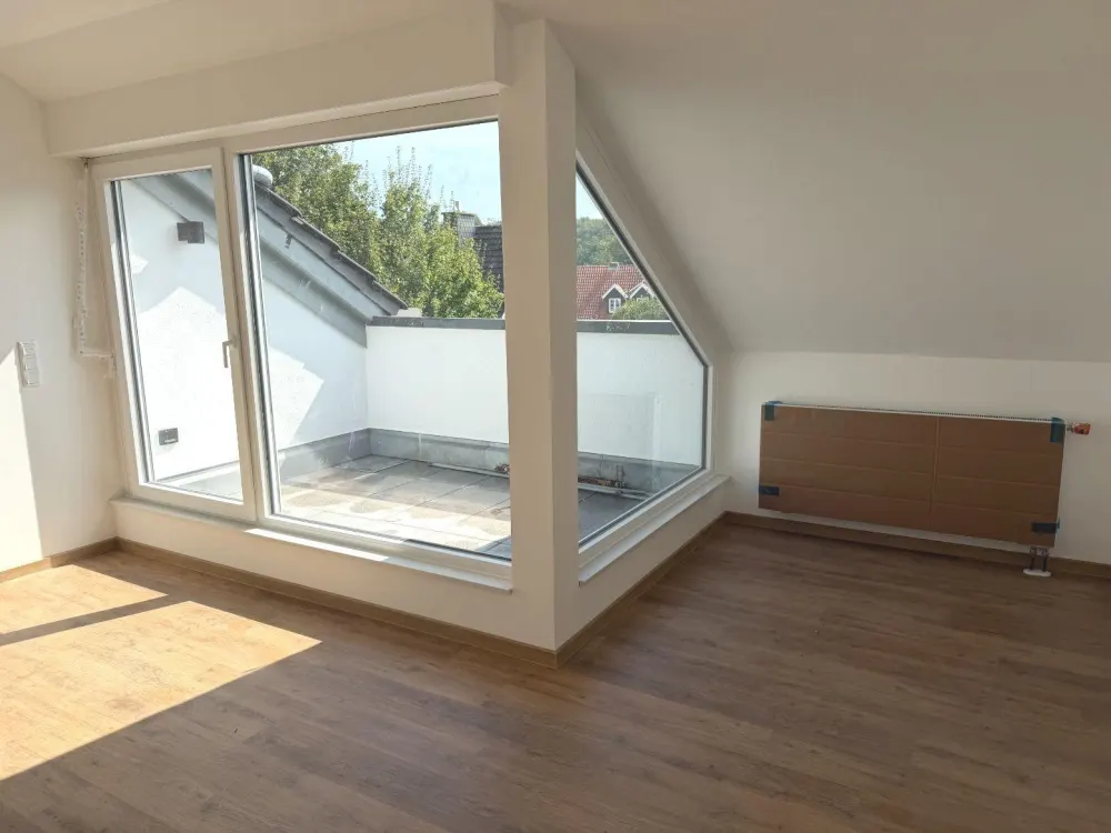 NUR für 1 Person: Lichtdurchfluteter Wohntraum mit EBK und Loggia!